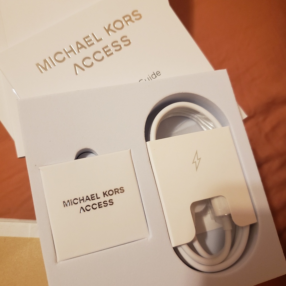 Michael Kors Bradshaw Smart Watch - Picture 3 of 4